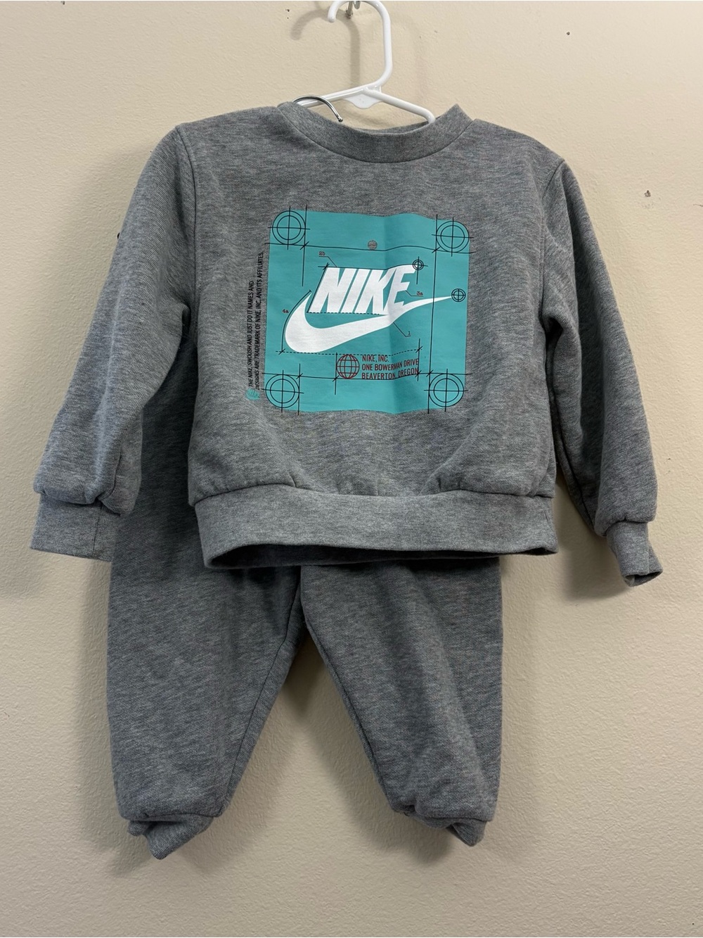 Nike kids' sportswear Future Utility sweatshirt and joggers set 2T gray blue